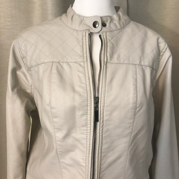 Chic Jacket in Neutral Crème Color by Apt 9 - Picture 3 of 6